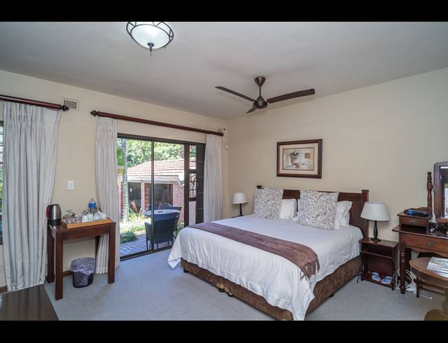 8 BEDROOM BED & BREAKFAST FOR SALE IN UMHLANGA CENTRAL